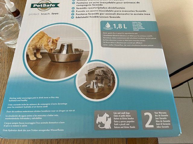 Stagni & Fontane ornamentali: fontaine à eau pour chat avec pompe – Nuovo e nell'imballaggio originale da Cossonay-ville venduto da cecile1235 1