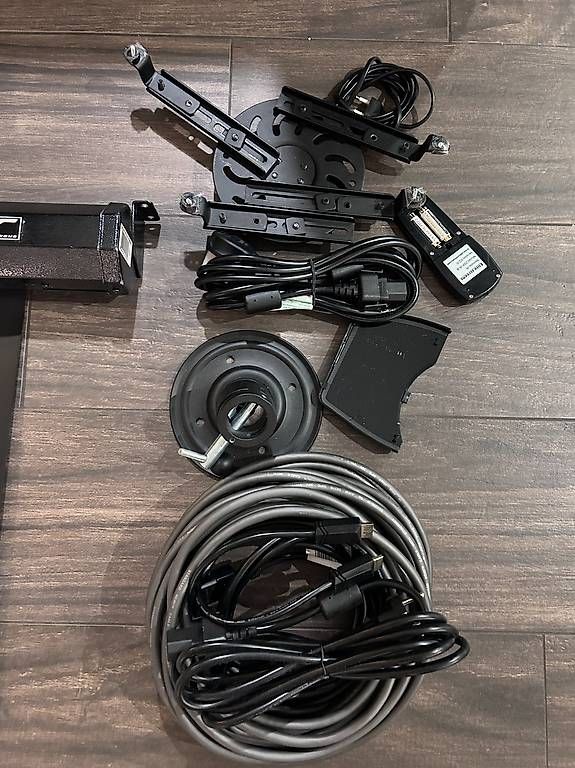 Videoprojektoren: Profi-Beamer Panasonic PT AT6000 + Grosse Leinwand – Gebraucht aus Rothrist von Ed10 1
