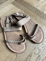 Navyboot Sandalen Leder beige geflochten getragener Zustand