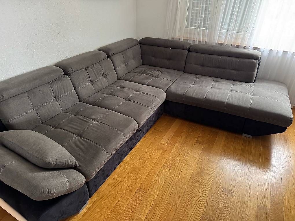 Sofas: Grosses Sofa mit Bettfunktion und Schublade – D'occasion à Bern par Sabrinathomet 1