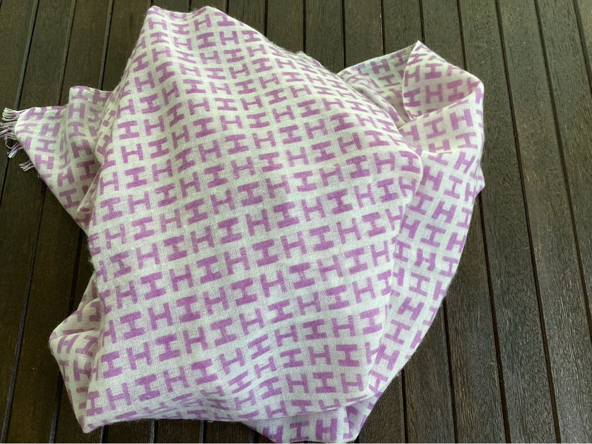 Hemisphere Foulard & Sciarpe: Foulard Hemisphere – Usato da Basel venduto da Viktoria1958 3