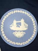 Belle assiette de Noël Wedgwood 1975. Jaspe bleu. 21 cm