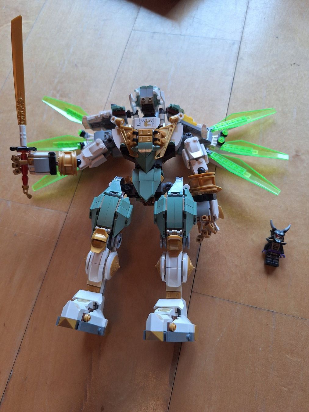 Lego Spielzeuge: Lloyd Mech plus gratis Lord Garmadon – Gebraucht aus Thunstetten von carolin03