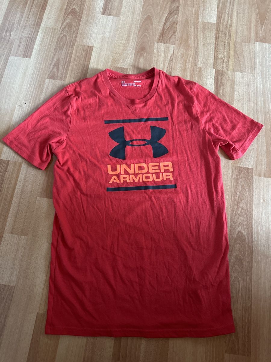 Under Armour T-shirt: Under Armour T-Shirt Rot Gr. S einf. Brustweite 49cm – Usato da St.Gallen venduto da maierm01