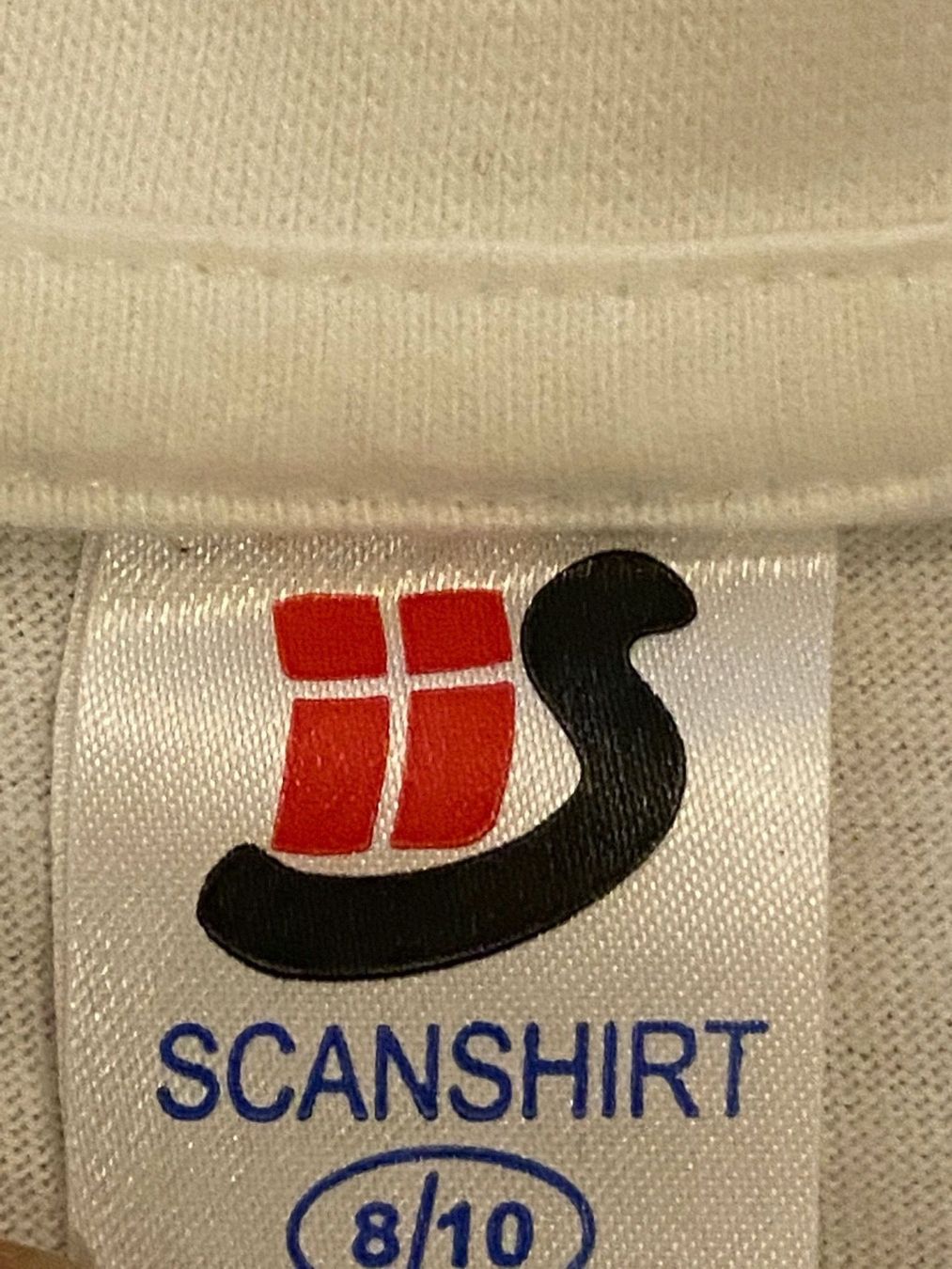 Camicie, T-shirt & Polo: Joli t-shirt 'danois'. 8-10ans – Usato da Grund b. Gstaad venduto da PlageNeige 3