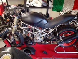 Ducati Monster 900