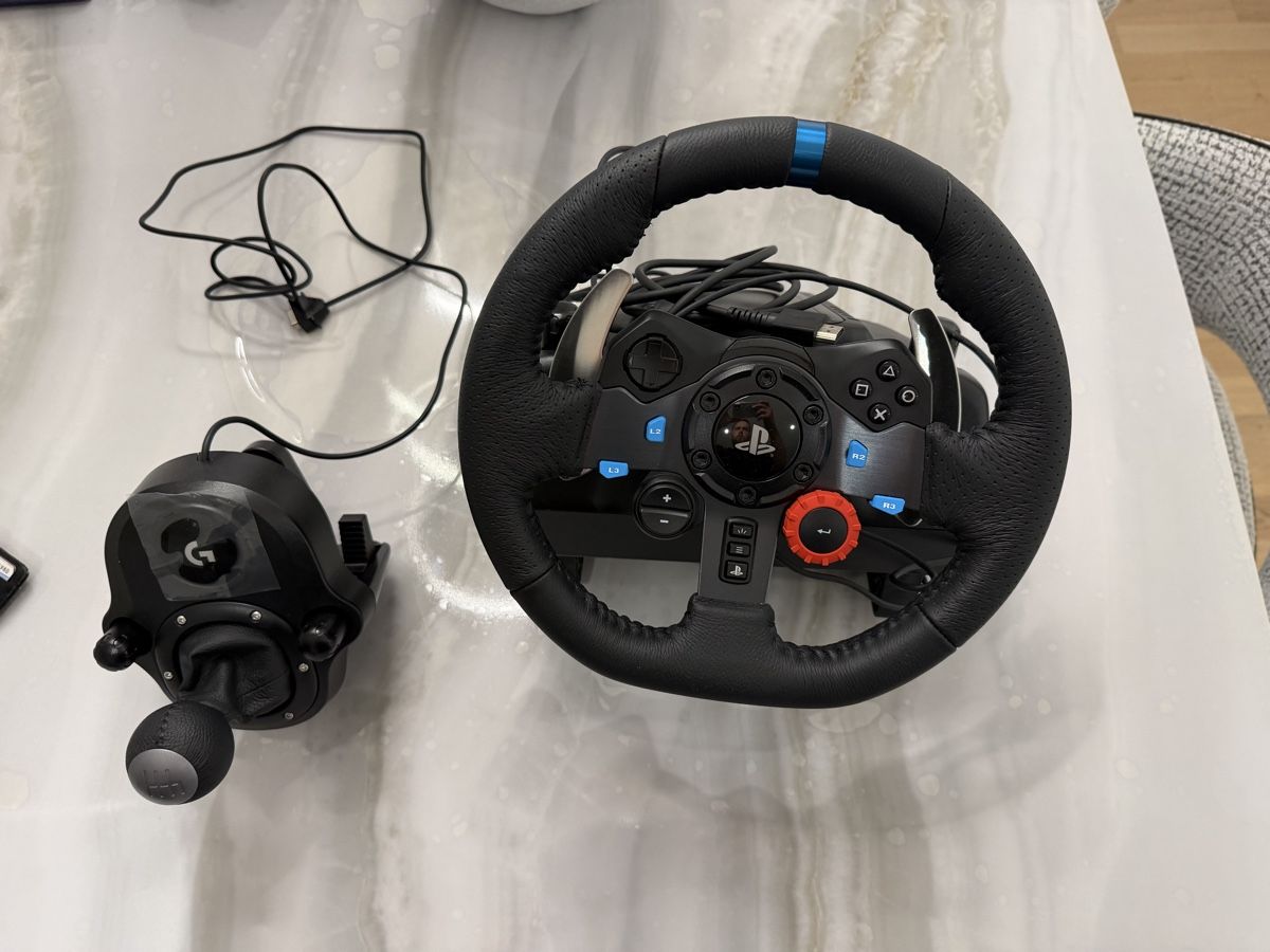 Logitech Manettes: Logitech G29 Driving Force + Pedale + Shifter – D'occasion à Spreitenbach par lir_qj52