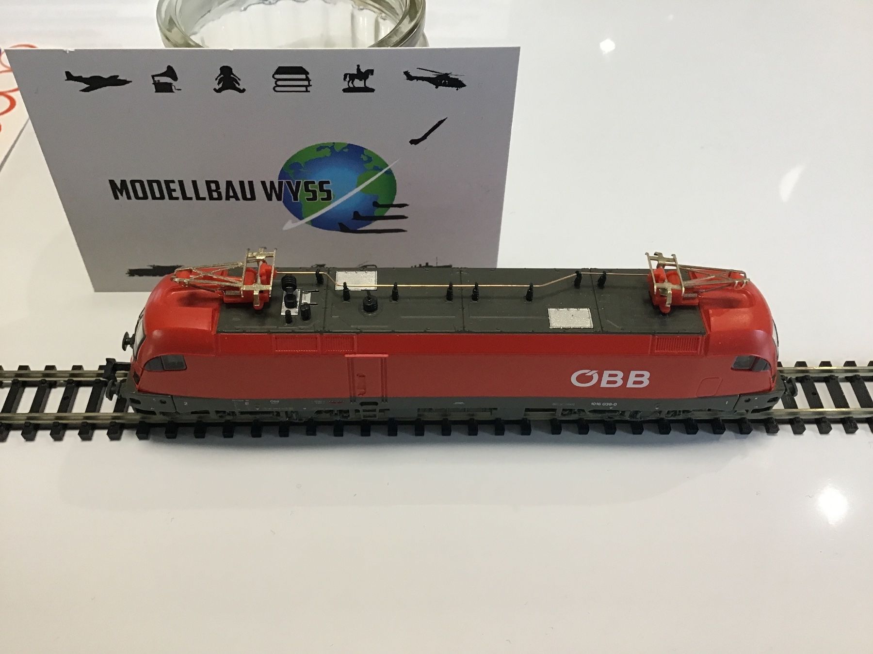 Hobbytrain Modellini di ferrovie: ÖBB HOBBYTRAIN 1016 033-6, SPUR N Rot – Usato da Männedorf venduto da Modelle-aller-Art 2
