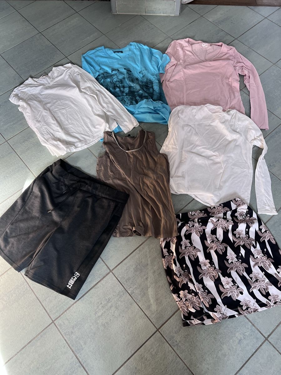 Lotti di vestiti: Top Kleiderpaket Gr 40-42 – Usato da Steckborn venduto da Holiday66 1