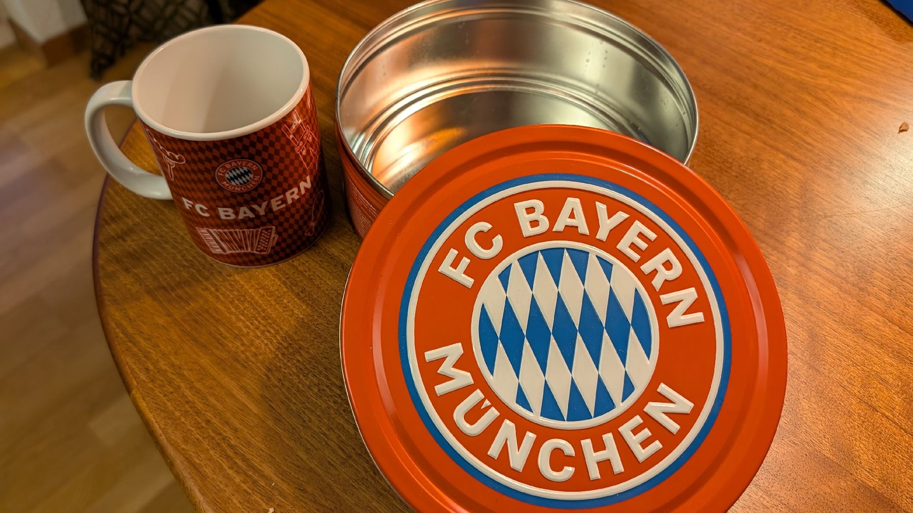 Tazze: FC Bayern Tasse und Keksdose – Usato da Zürich venduto da Dekiele 1