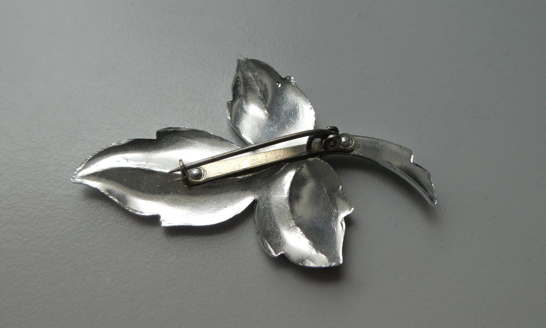 Spille & Fermagli: Vintage Blattbrosche 60er Modeschmuck – Usato da Frauenfeld venduto da ZAZ12 3