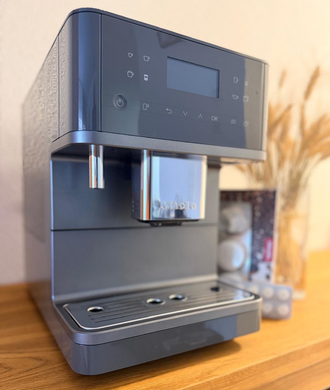 Miele Machines à café & Machines à expresso: Caffe Maschine MIELE CM 6560 – D'occasion à Wohlen AG par cam_f8rq 6