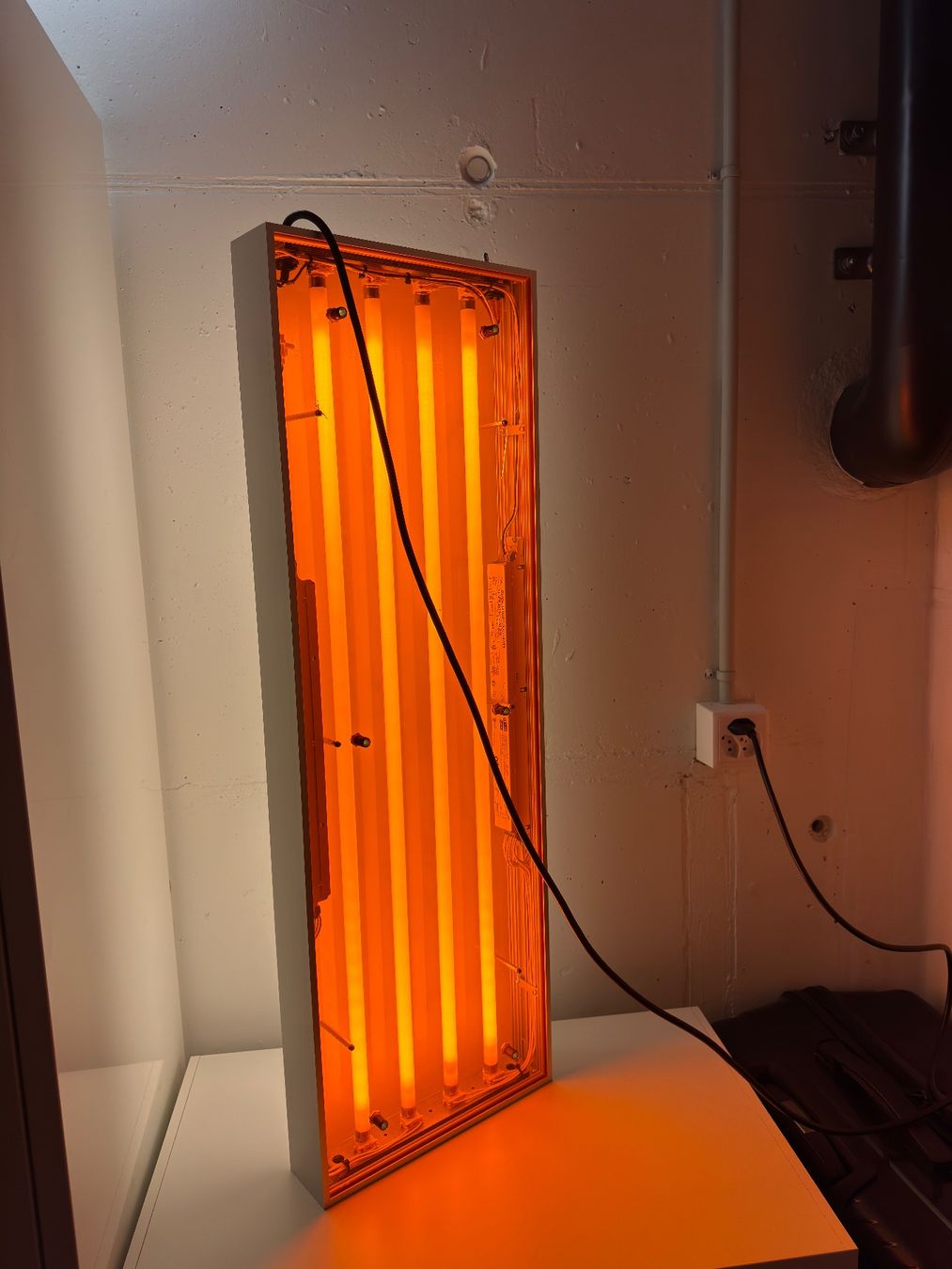 Lampes: Vintage Design Objektleuchte 90x30cm mit satiniertem Glas – D'occasion à zürich par Rico8004 1