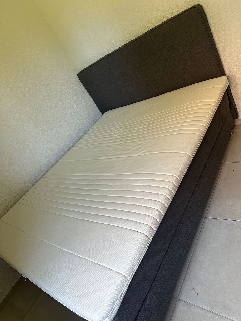 Letti: Gute Bett Boxspring 140x200 mit Matratze  – Usato da Horw venduto da Prasanna3 2