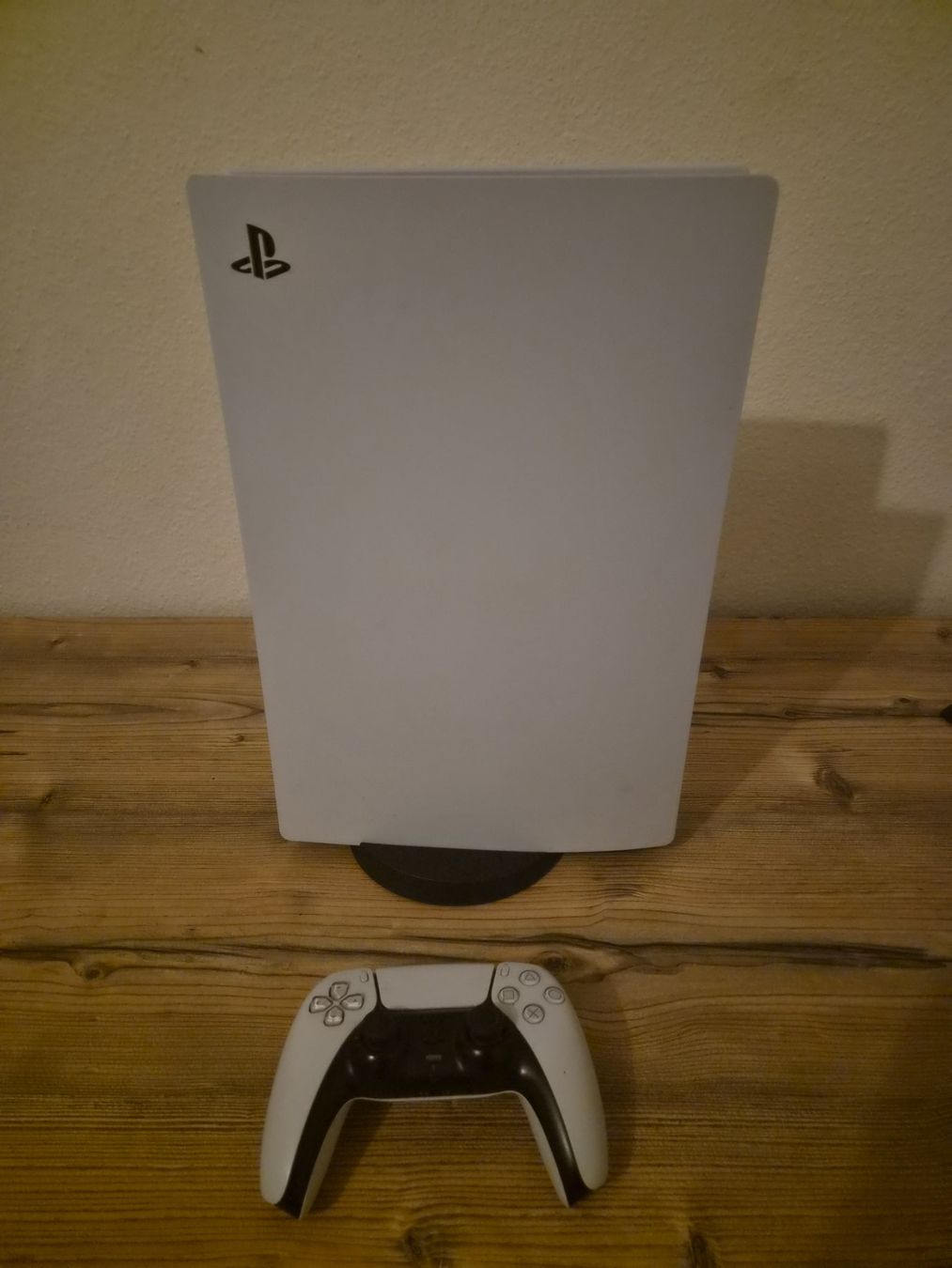 Sony Consoles: Ps5 mit Controller – D'occasion à Dübendorf par LFCosta