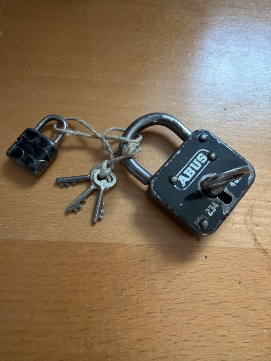 Abus Lucchetti: Set due lucchetti ABUS con chiavi, usato, vintage – Usato da Lugano venduto da AngyHeritage