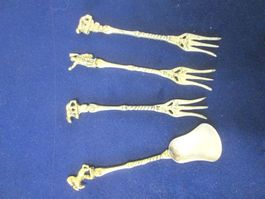 4 Vintage-Besteckteile aus Metall
