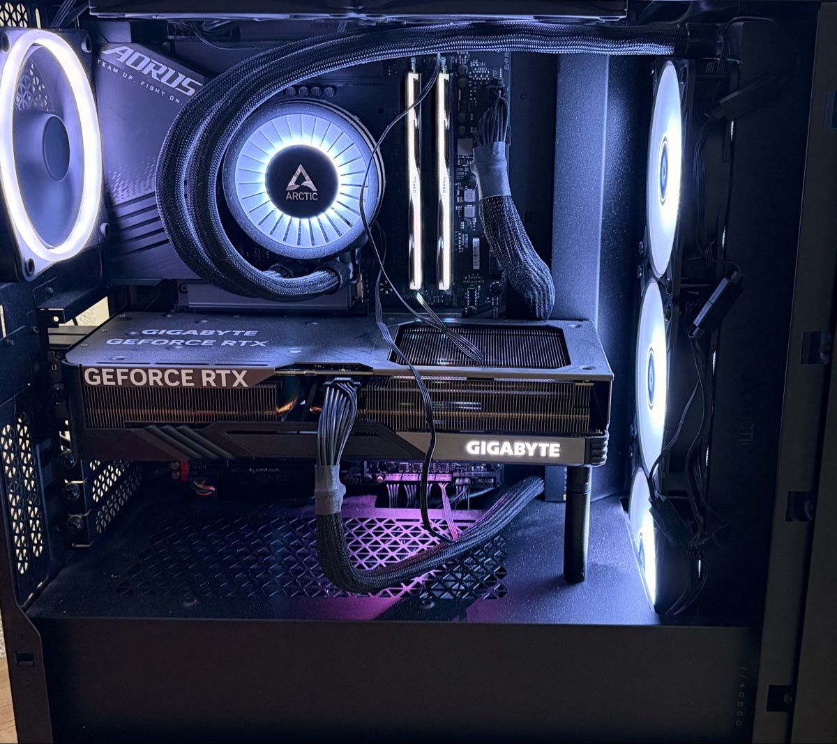 Intel PC: Gaming PC - Water Cooled – Usato da Schaffhausen venduto da GreenApple212