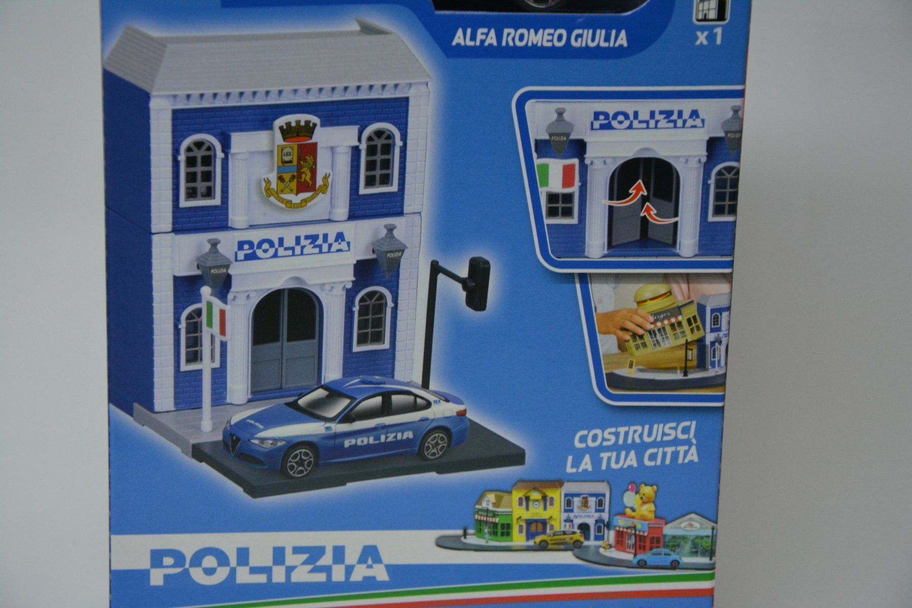 Alfa Romeo Voitures modèles: Alfa Romeo Giulia 2015 + Diorama , 1:43 – Neuf avec emballage d'origine à Goldach par Feivel9 3