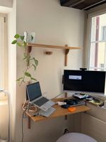 Wand-Schreibtisch mit Wandregal