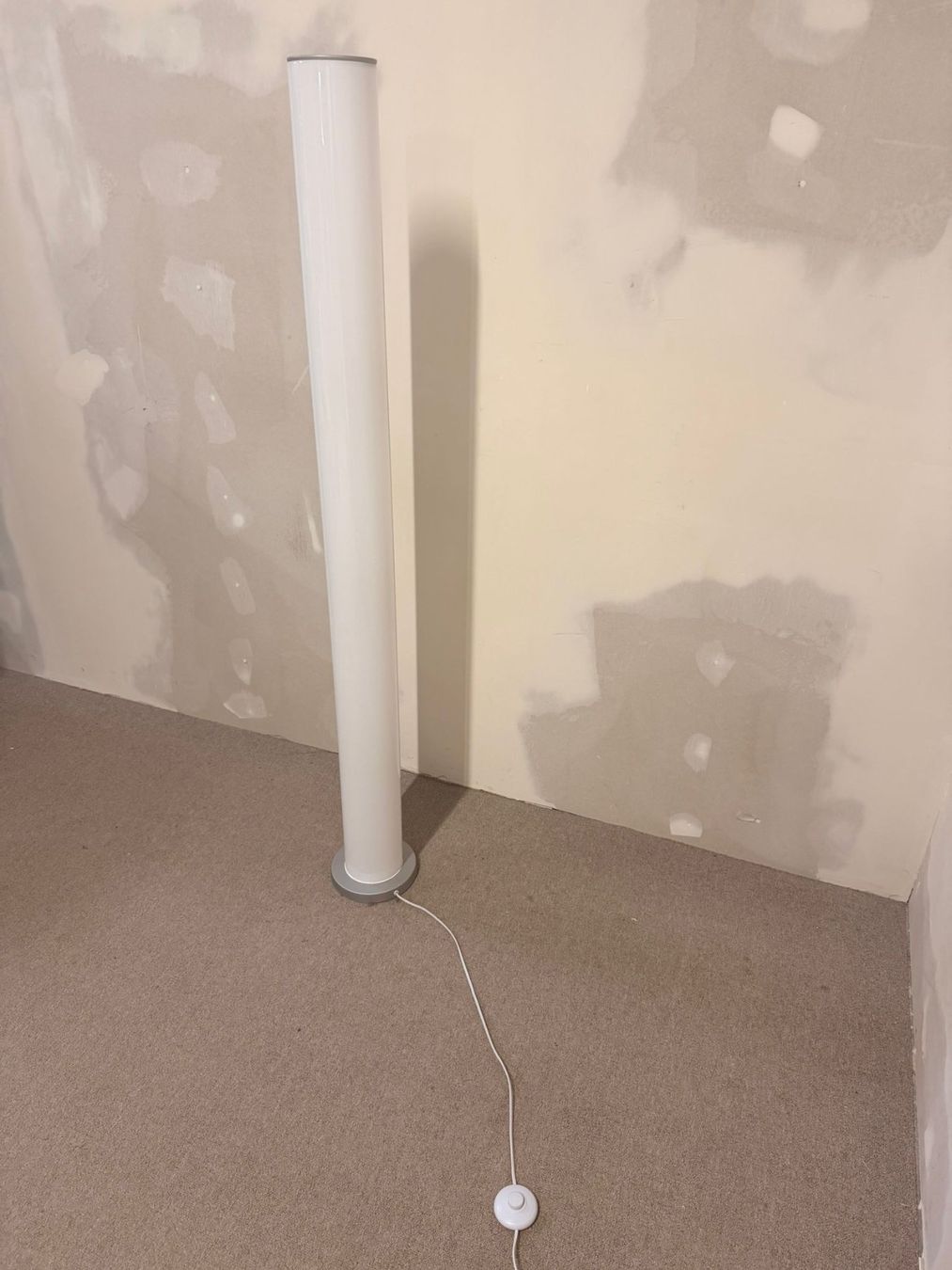 Lampade: Moderne Röhren Stehlampe Säule Stehleuchte – Usato da Rickenbach ZH venduto da Der-Insider 5