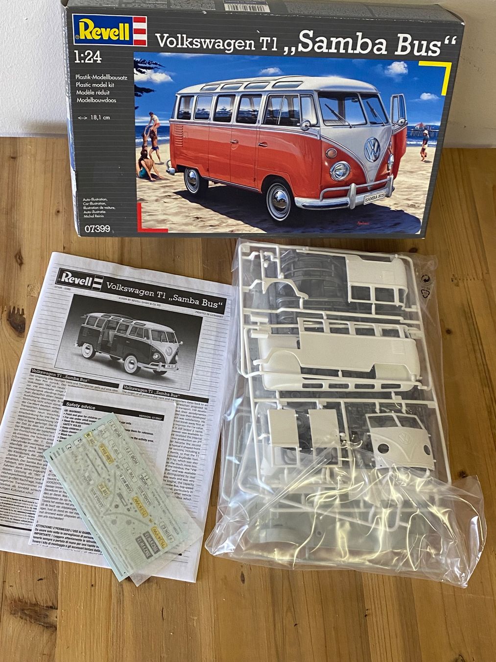 Revell Kit di modellismo & Modellini statici: VW T1 "Samba Bus" 1:24 / Revell – Nuovo (secondo la descrizione) da Zürich venduto da Matteo6 3