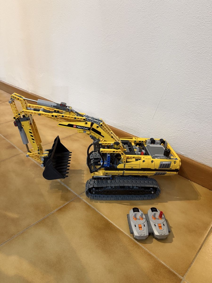 Lego Kit di costruzioni: LEGO Technic 8043 - Liebherr Bagger R 9800, Vollständig – Usato da Turbenthal venduto da Tizzo22