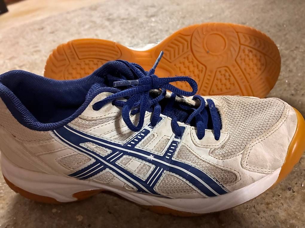 Scarpe per ragazzi: Asics Hallenschuhe Gr. 38 – Usato da Winterthur venduto da Rawille