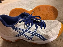 Asics Hallenschuhe Gr. 38