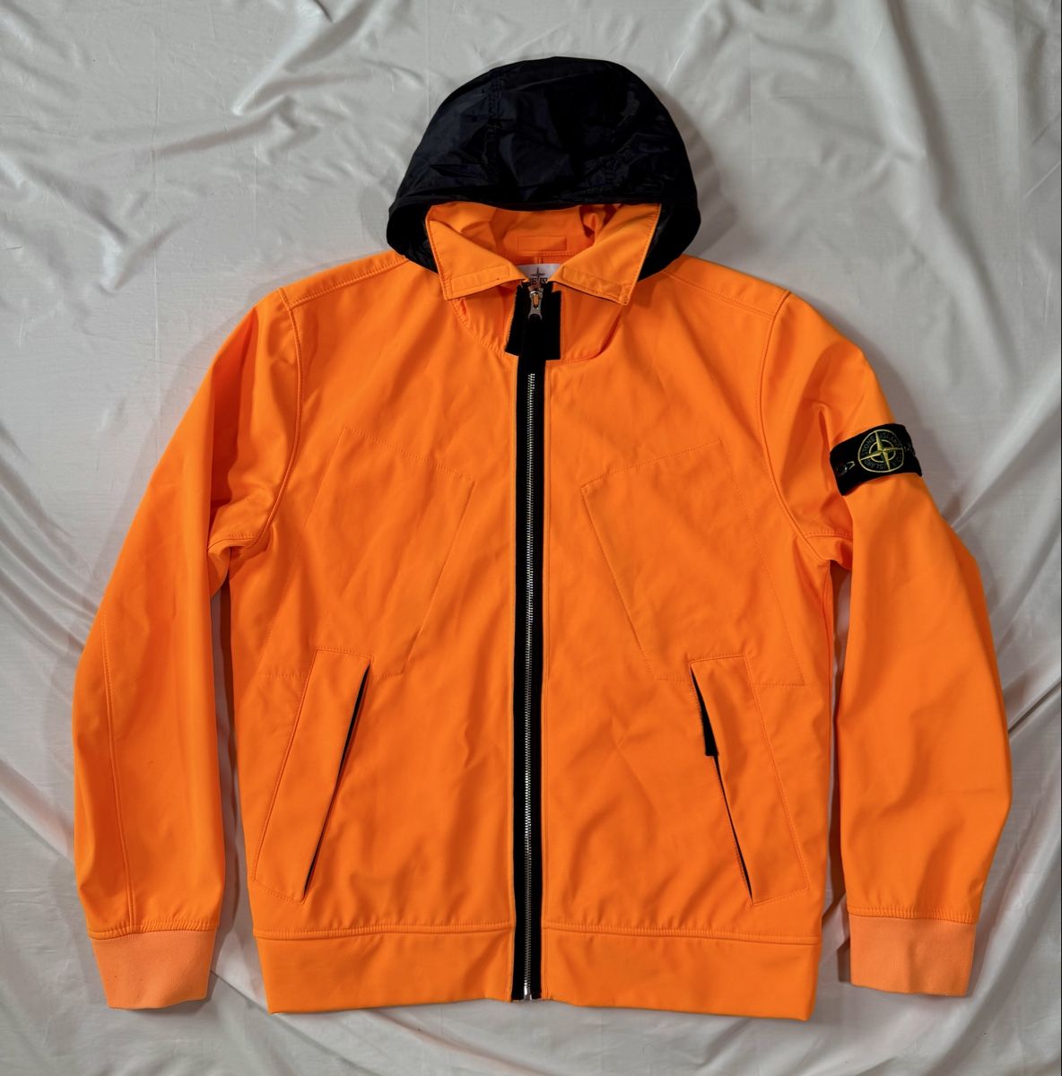 Stone Island Jacken: Stone Island Jacke  – Gebraucht aus Pfäffikon ZH von Nataliia.