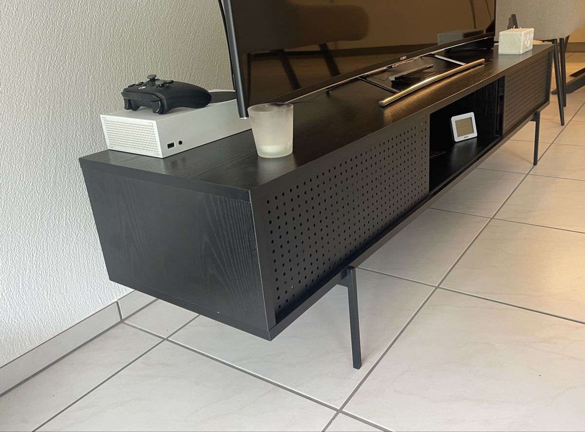 Conforama Mobili TV: Black TV Stand with Sliding Doors - Modern Design! – Usato da Felsberg venduto da joa_5z2s 1