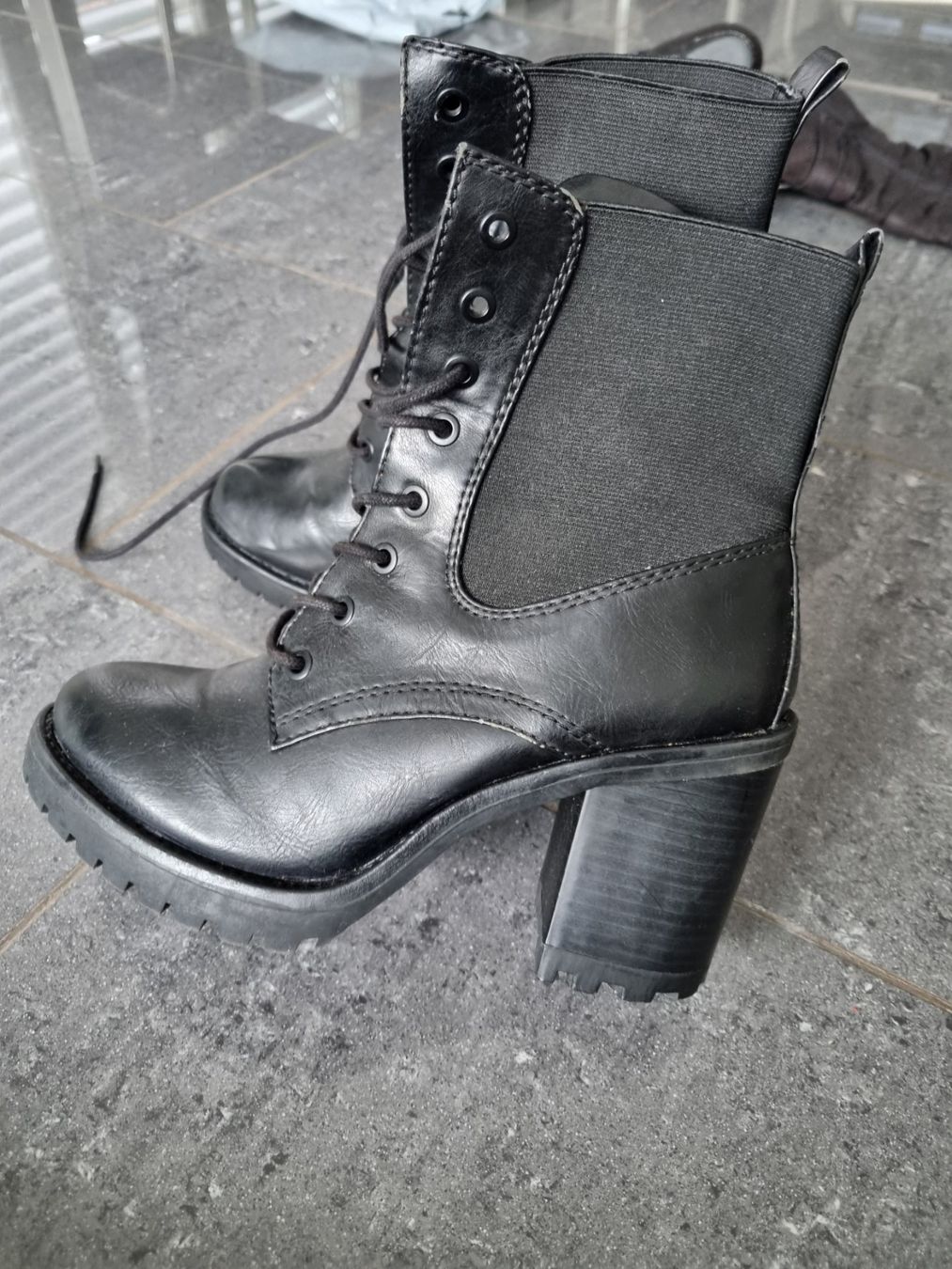 Dosenbach Scarpe da donna: Stiefeletten gr. 39 Catwalk – Usato da Würenlos venduto da Nigginiggi
