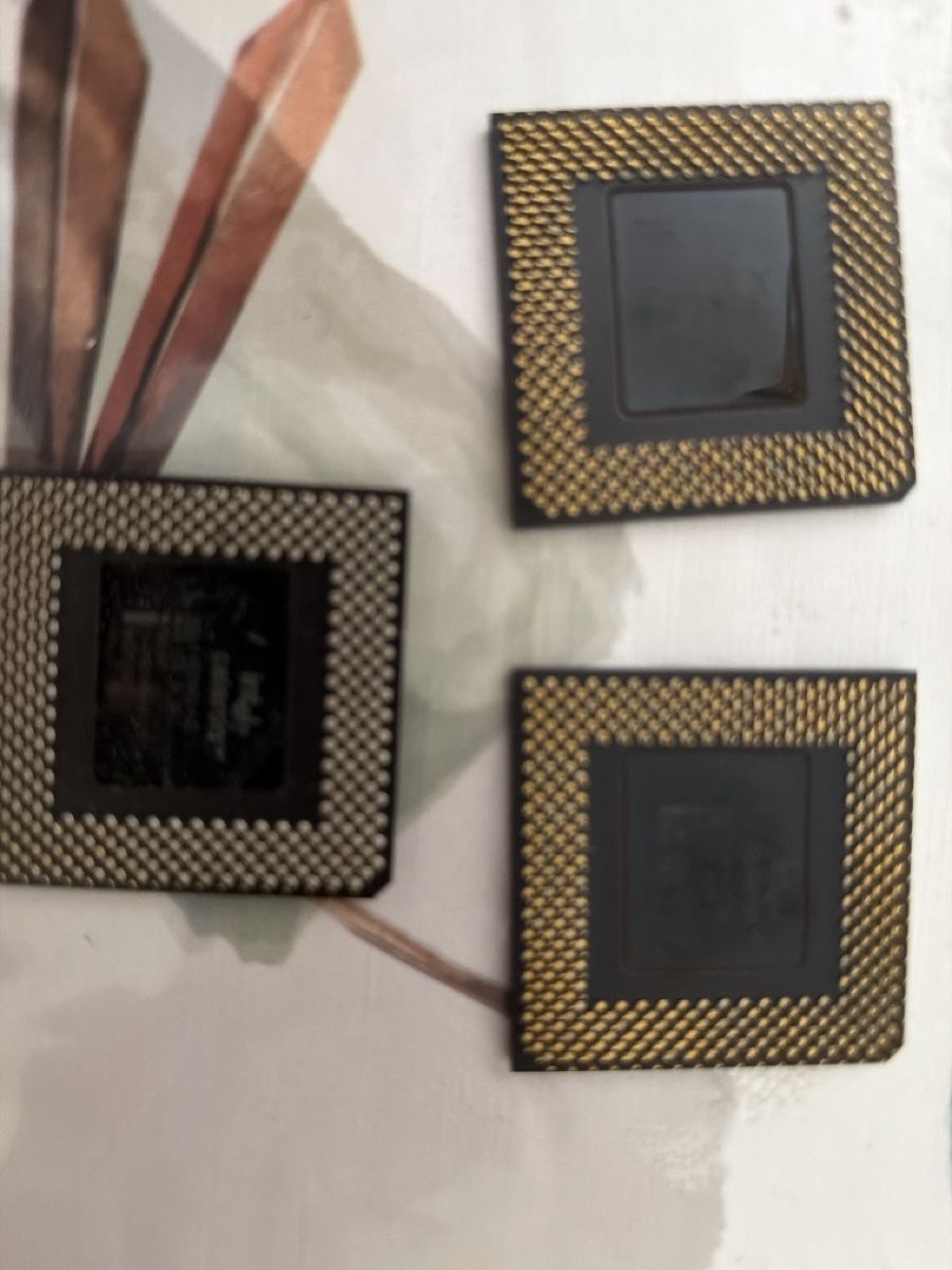 Intel Composants électroniques: Lots de processeurs Intel Celeron  – Défectueux à Martigny par capri2800 1