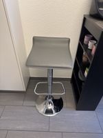 2 x Barhocker in gebrauchtem Zustand abzugeben