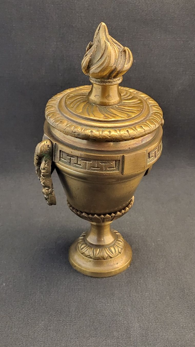Statuette: Antikes Bronze-Objekt mit Fackelaufsatz – Usato da Basel venduto da spinne02 2