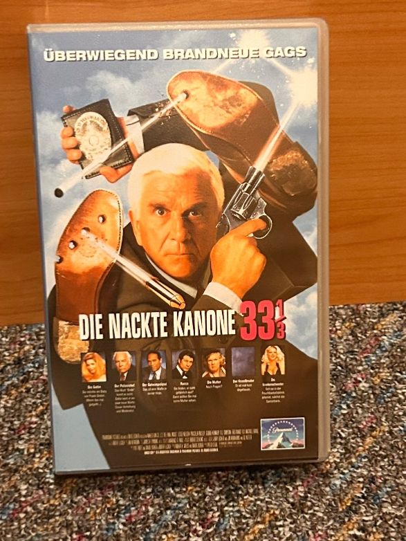 Tutti i VHS: Die nackte Kanone 33 1/3 - VHS – Usato da Brüttisellen venduto da ThommyK