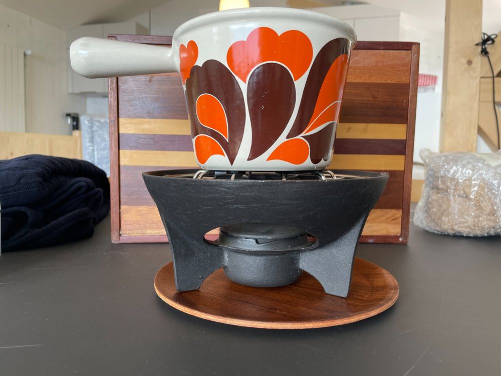 Vintage Le Creuset Paon fondue set - caquelon, réchaud