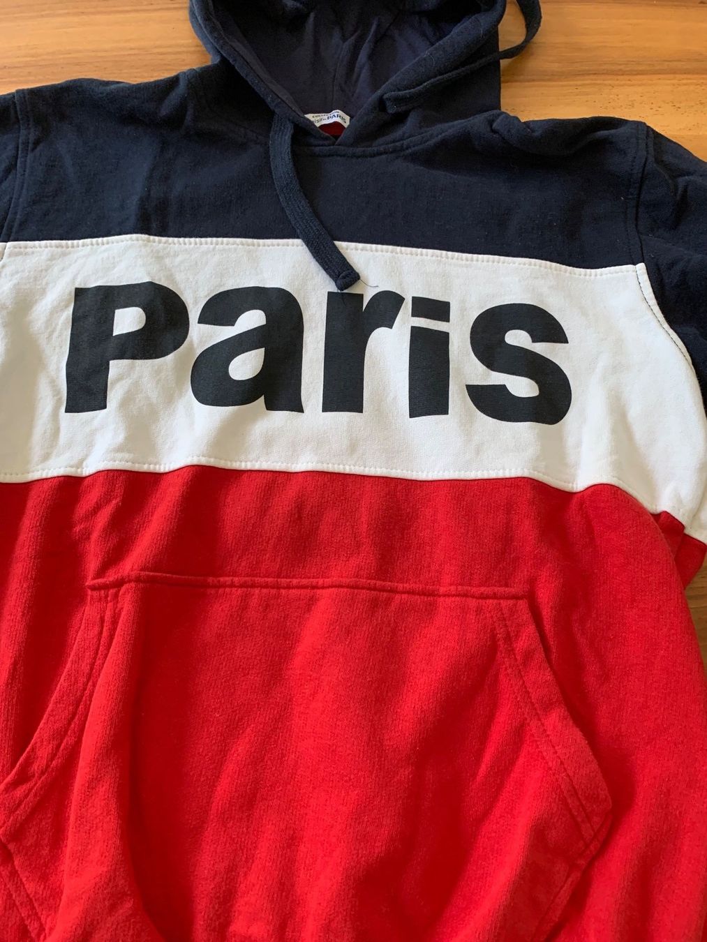 Maglioni & Felpe: PARIS Statement Kapuzenpullover Hoodie Grösse M – Usato da Meiringen venduto da SaltnPepa 1