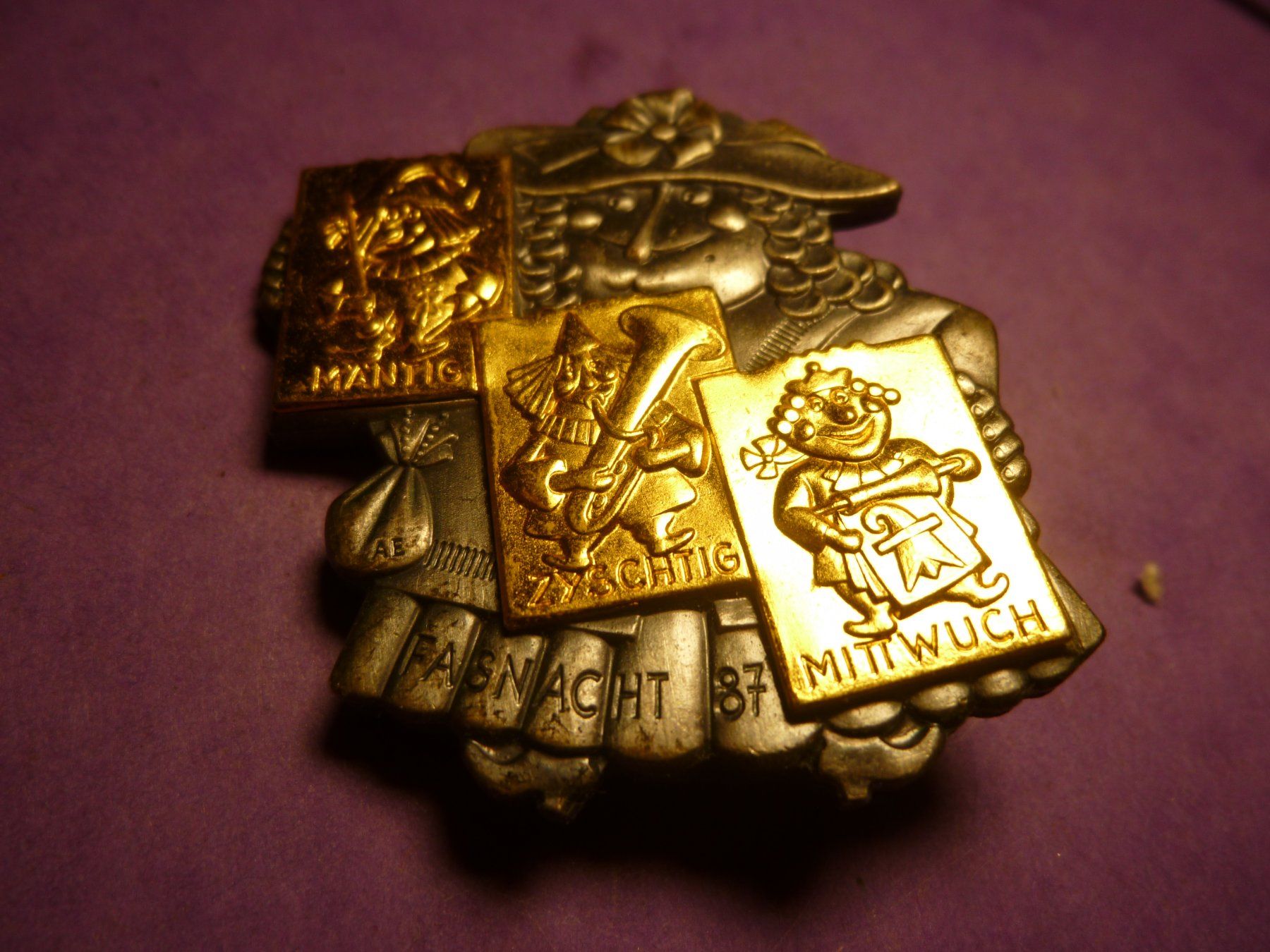 Plaquettes & Badges: BASEL 1987 GOLD – D'occasion à Ried (Muotathal) par Mandarin02