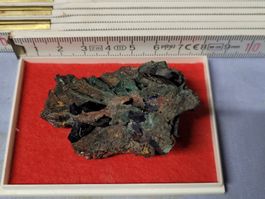 Stufe mit grossen Azurit-Kristallen