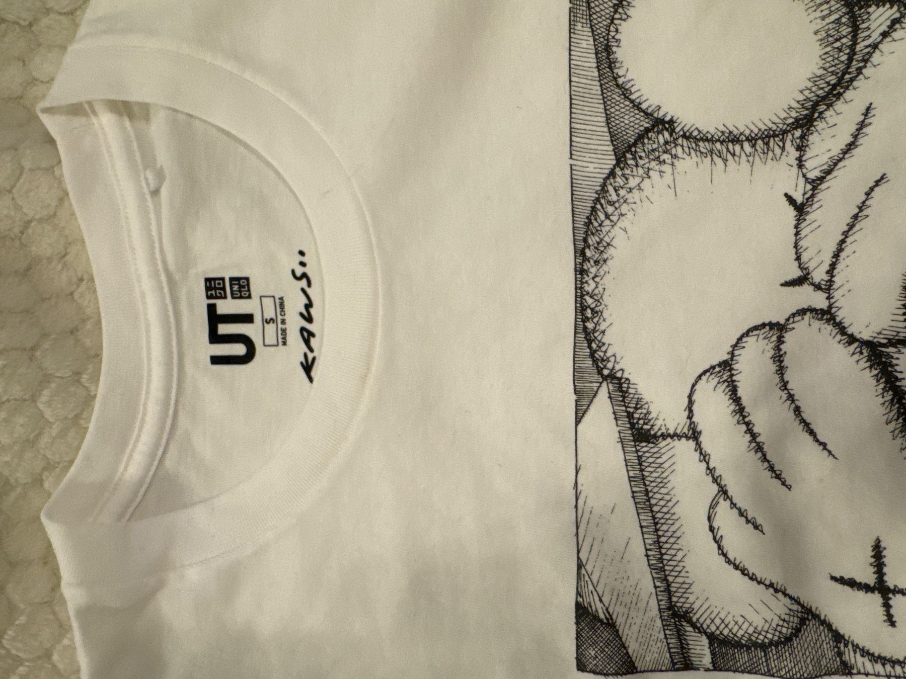 Uniqlo T-Shirts: KAWS x Uniqlo Tshirt – Neu (gemäss Beschreibung) aus Biglen von MarieKo13 1