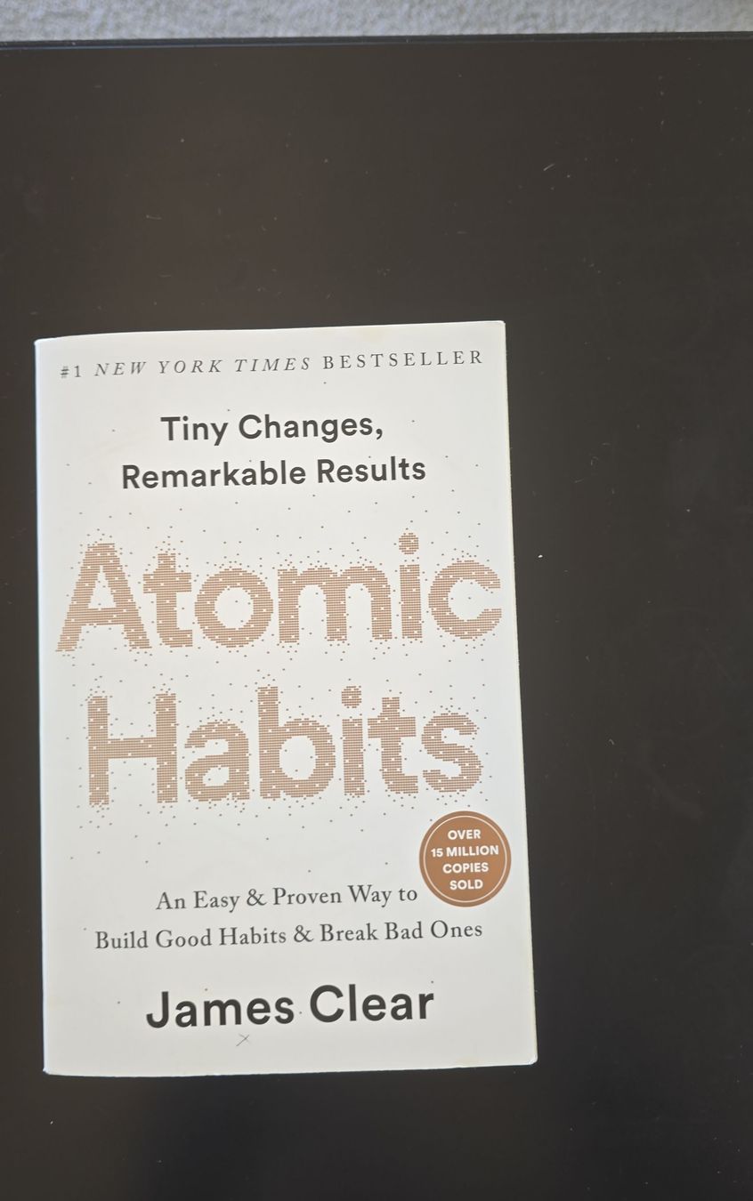 Bücher: Atomic Habits by James Clear Book Good Condition – Gebraucht aus Churwalden von KeithMiles
