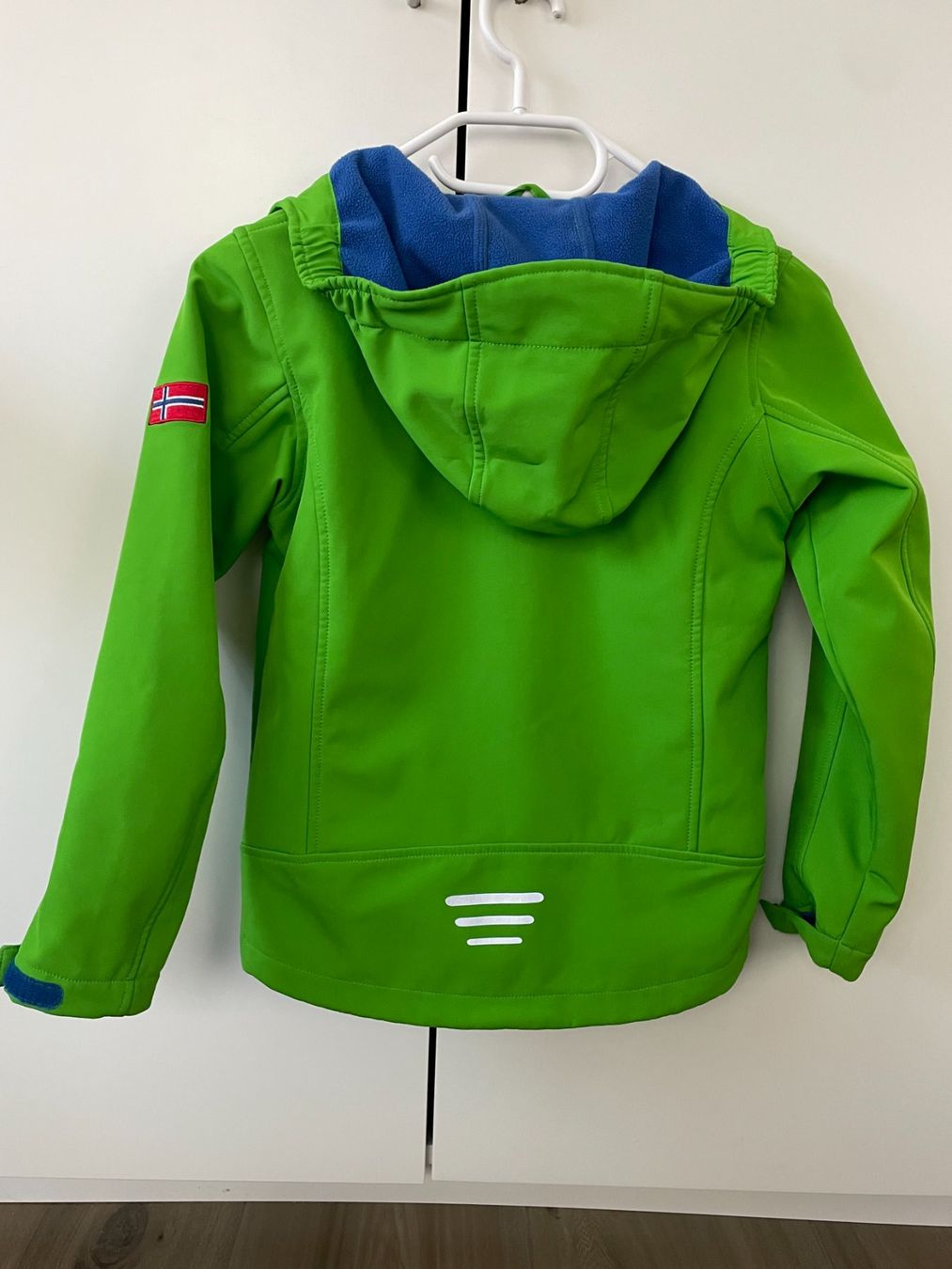 Trollkids Vestes & Manteaux: Trollkids Softshelljacke Gr. 140 – D'occasion à Ehrendingen par Bretzelchen 1