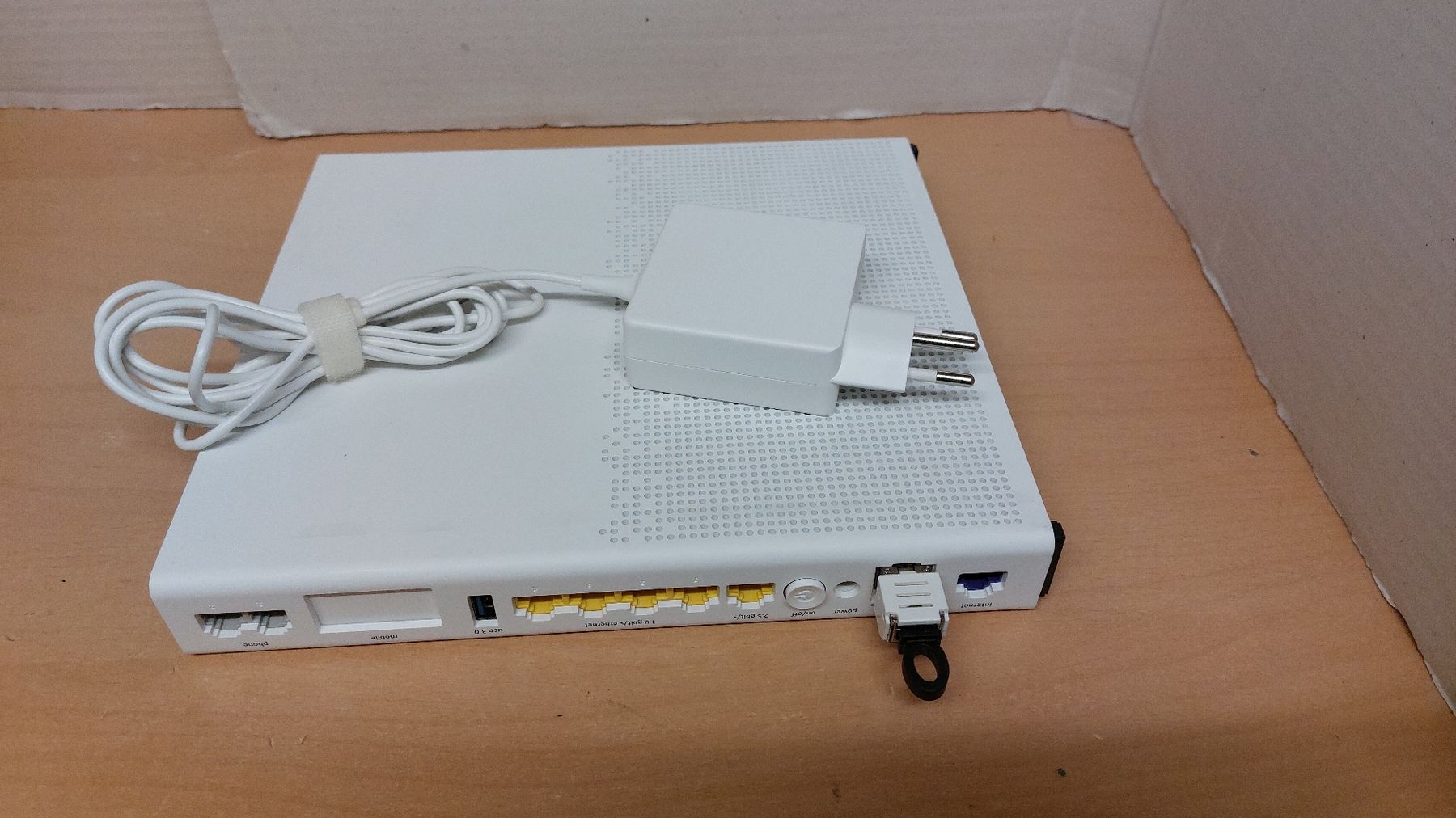 Swisscom Modem & Router: Swisscom Internet-Box 3 - GBIC Fiber – Usato da Hinteregg venduto da Amerizium