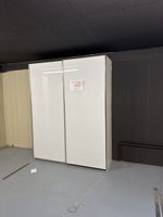 Schwebetürenschrank weiss 2 Tueren guter Zustand