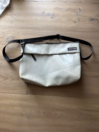 FREITAG lou défectueux