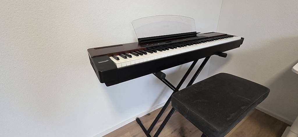 Strumenti musicali: Yamaha Electronic piano P-120 mit Klavierbank – Usato da Meisterschwanden venduto da twenty.eight 2