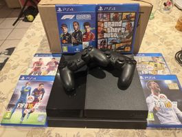 Bundle PlayStation 4 con giochi e controller PS4