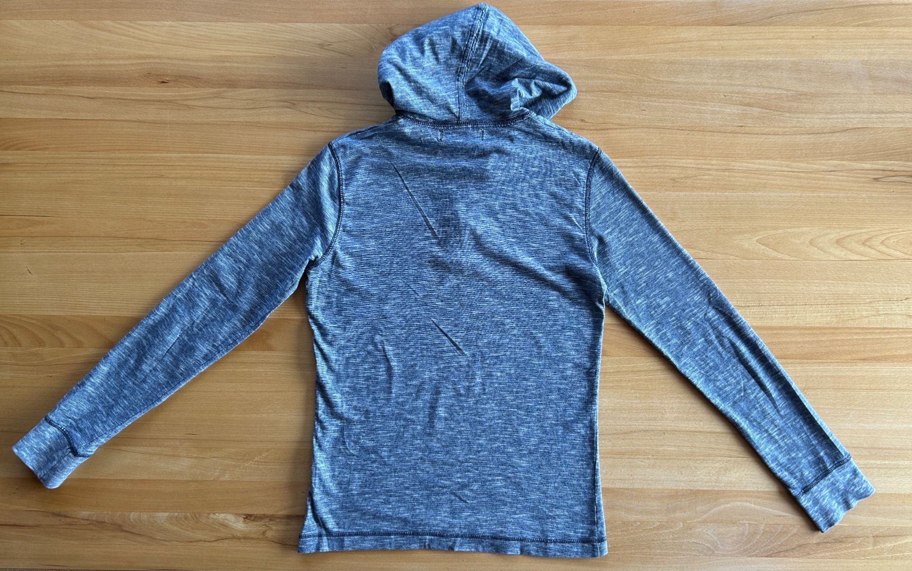 H&M Maglioni & Felpe: Blau/grau melierter Kapuzenpullover Grösse M – Usato da Grosswangen venduto da che_gr 2