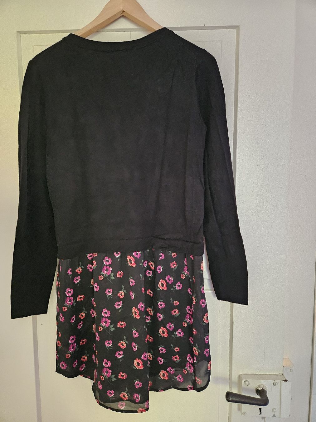 Vestiti: Pulloverkleid mit luftigem Rockeinsatz Gr. S – Usato da Arlesheim venduto da Flohmi_A_Z 2